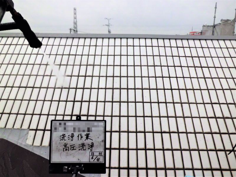 高圧洗浄機で洗浄